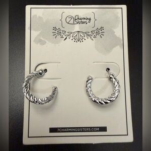 ❤️‍🔥 NWT Minimalist Silver C Hoop Earrings